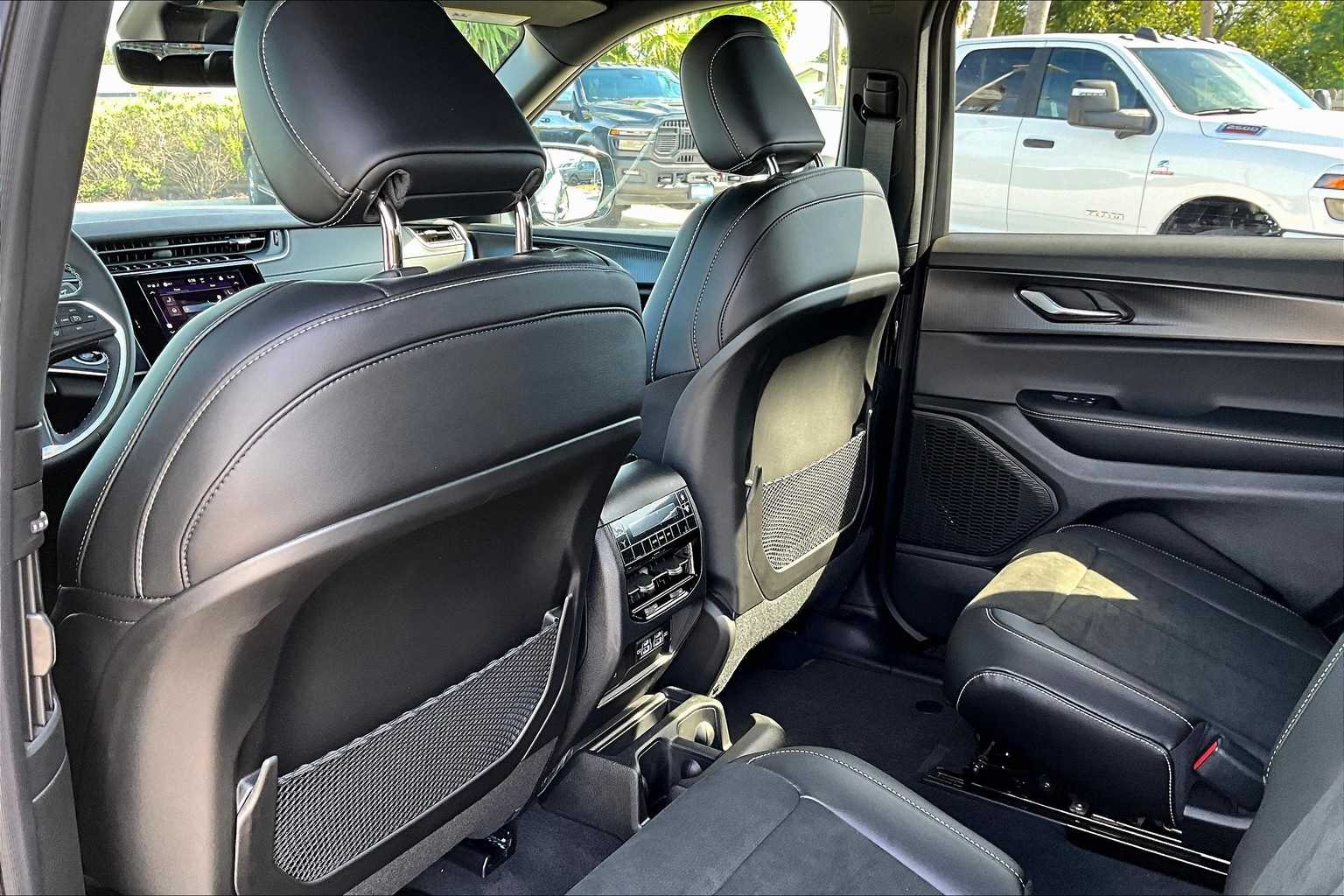 Thumbnail: 2025 Jeep Grand Cherokee - 11