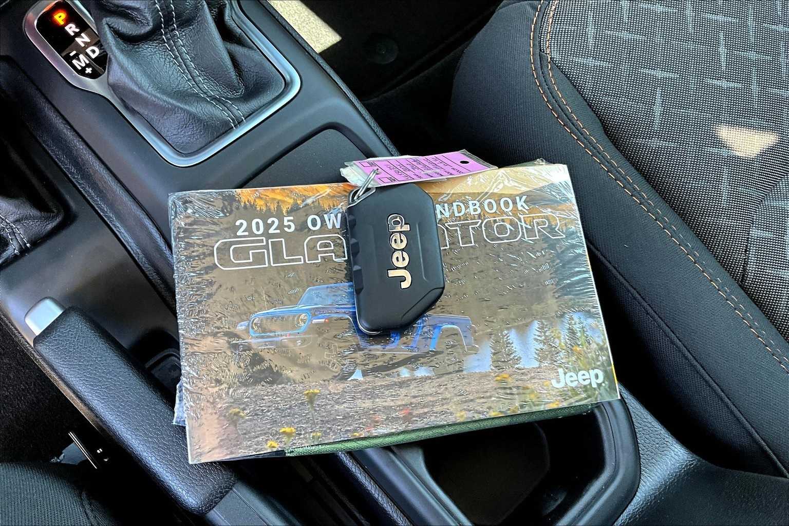 Thumbnail: 2025 Jeep Gladiator - 19