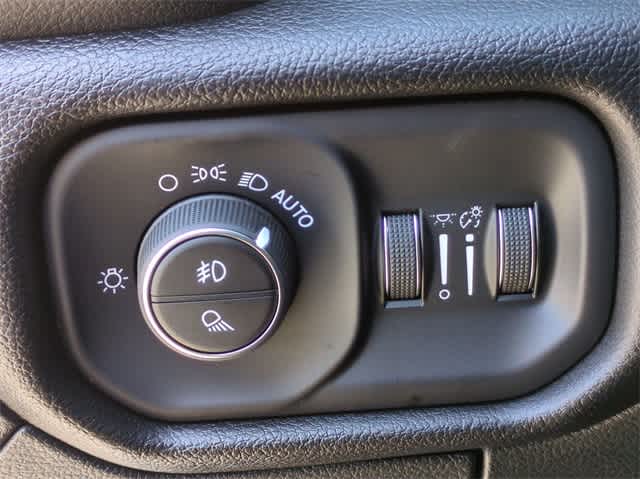 Thumbnail: 2025 RAM 1500 - 18