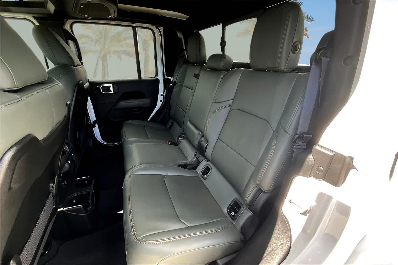 Thumbnail: 2026 Jeep Gladiator - 13