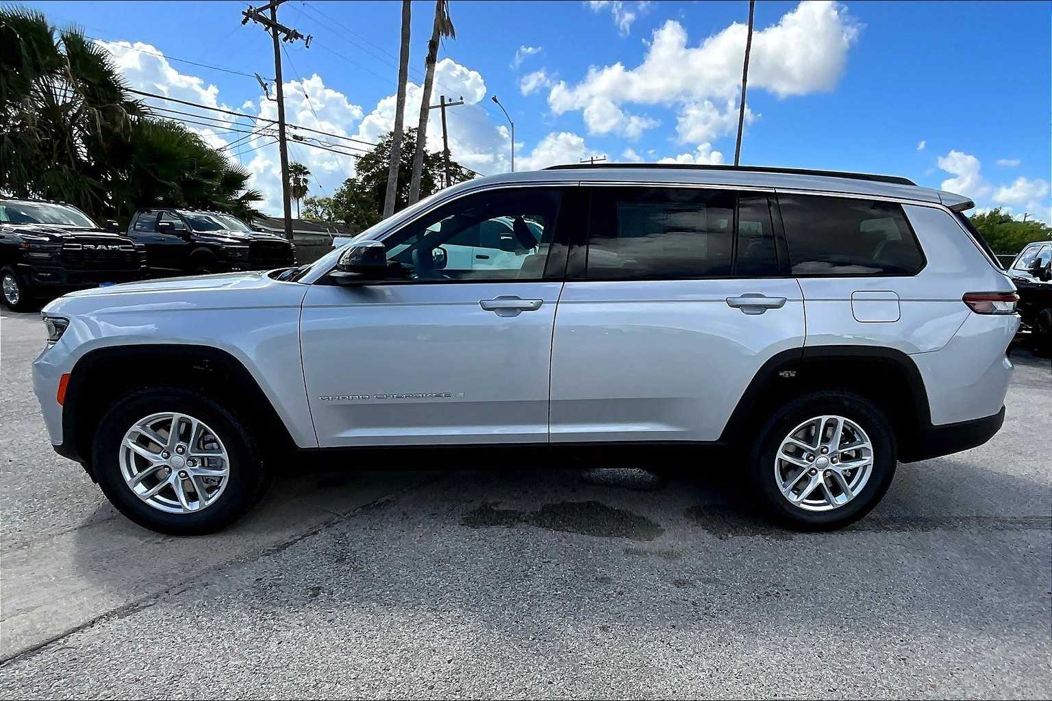 Thumbnail: 2025 Jeep Grand Cherokee - 3