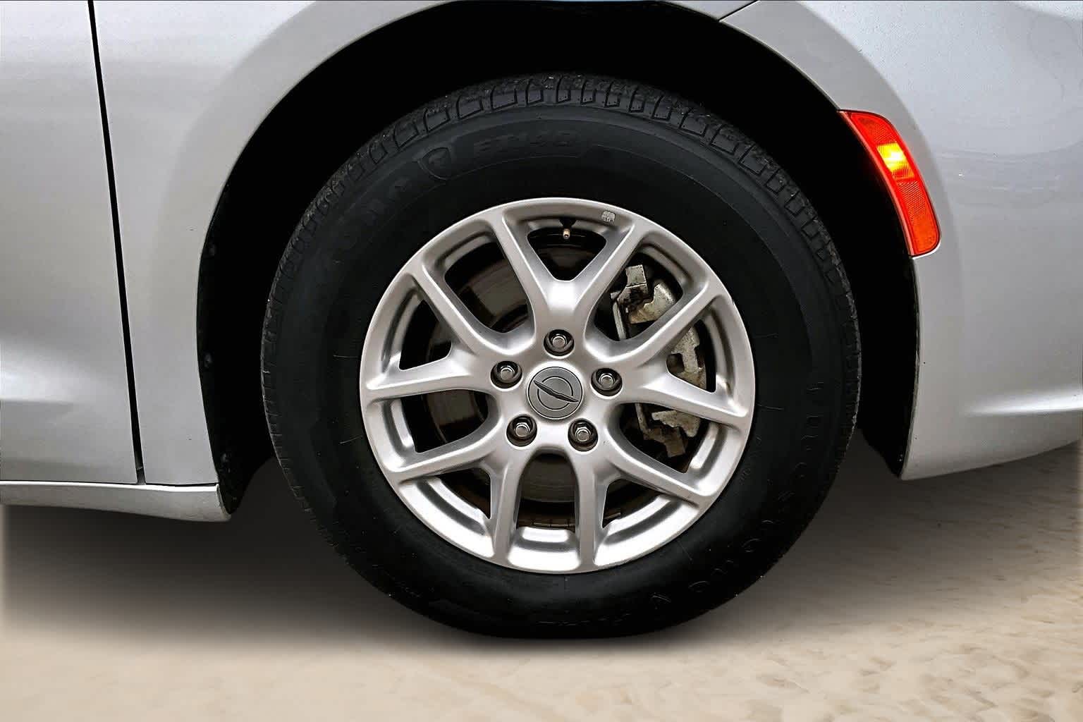 Thumbnail: 2024 Chrysler Pacifica - 8