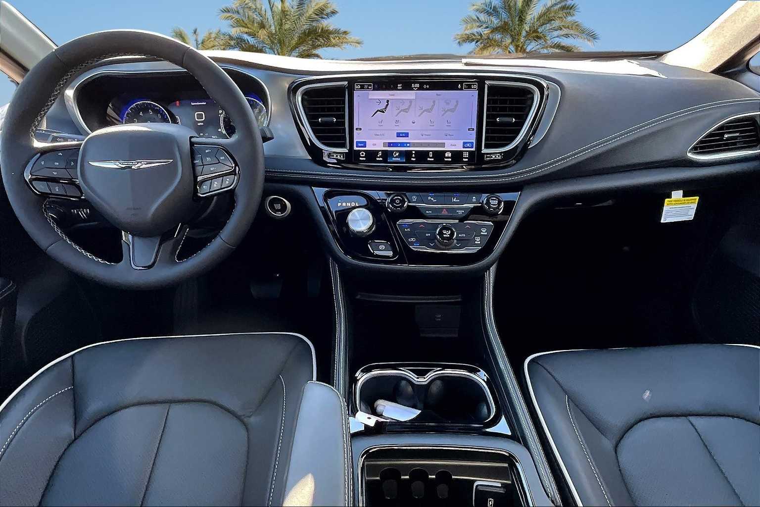 Thumbnail: 2026 Chrysler Pacifica - 9