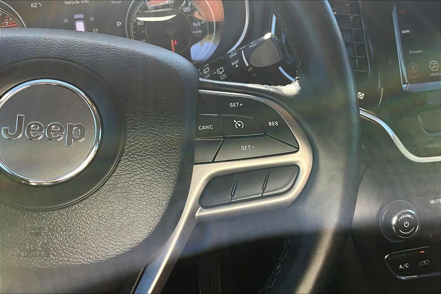 Thumbnail: 2020 Jeep Cherokee - 25