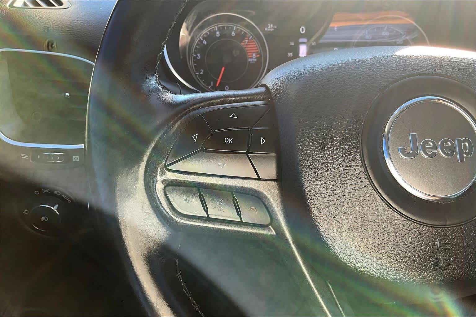 Thumbnail: 2019 Jeep Cherokee - 23