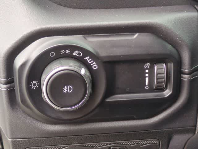 2025 Jeep Wrangler 4-Door Sahara - Photo 18