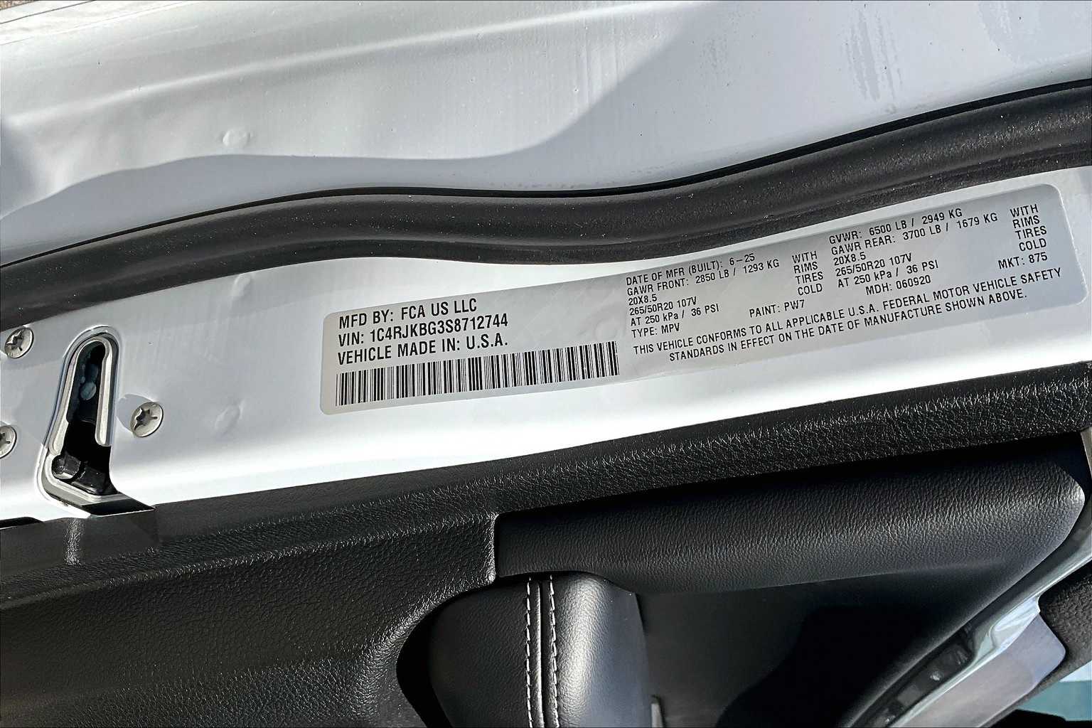 Thumbnail: 2025 Jeep Grand Cherokee - 21