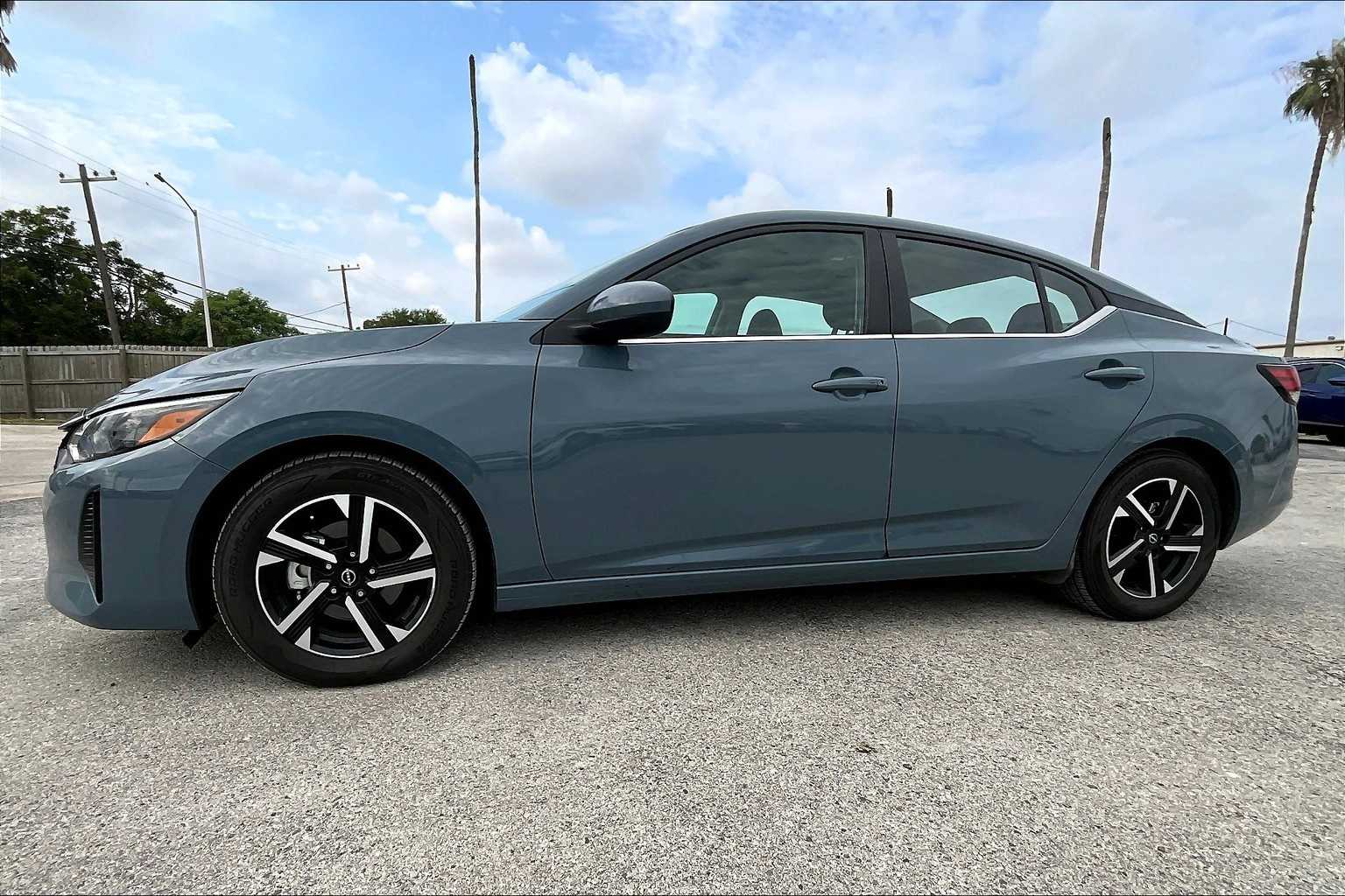 2024 Nissan Sentra SV photo 3