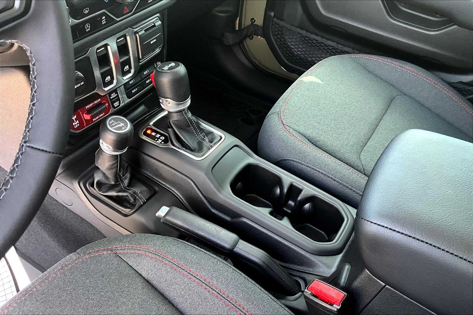 Thumbnail: 2025 Jeep Wrangler - 14