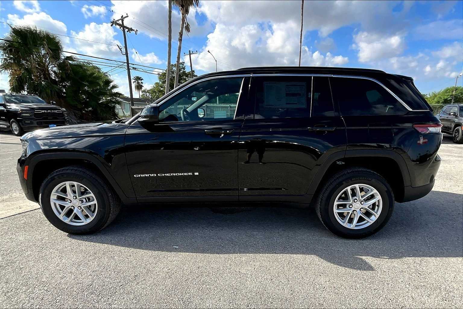 Thumbnail: 2025 Jeep Grand Cherokee - 3