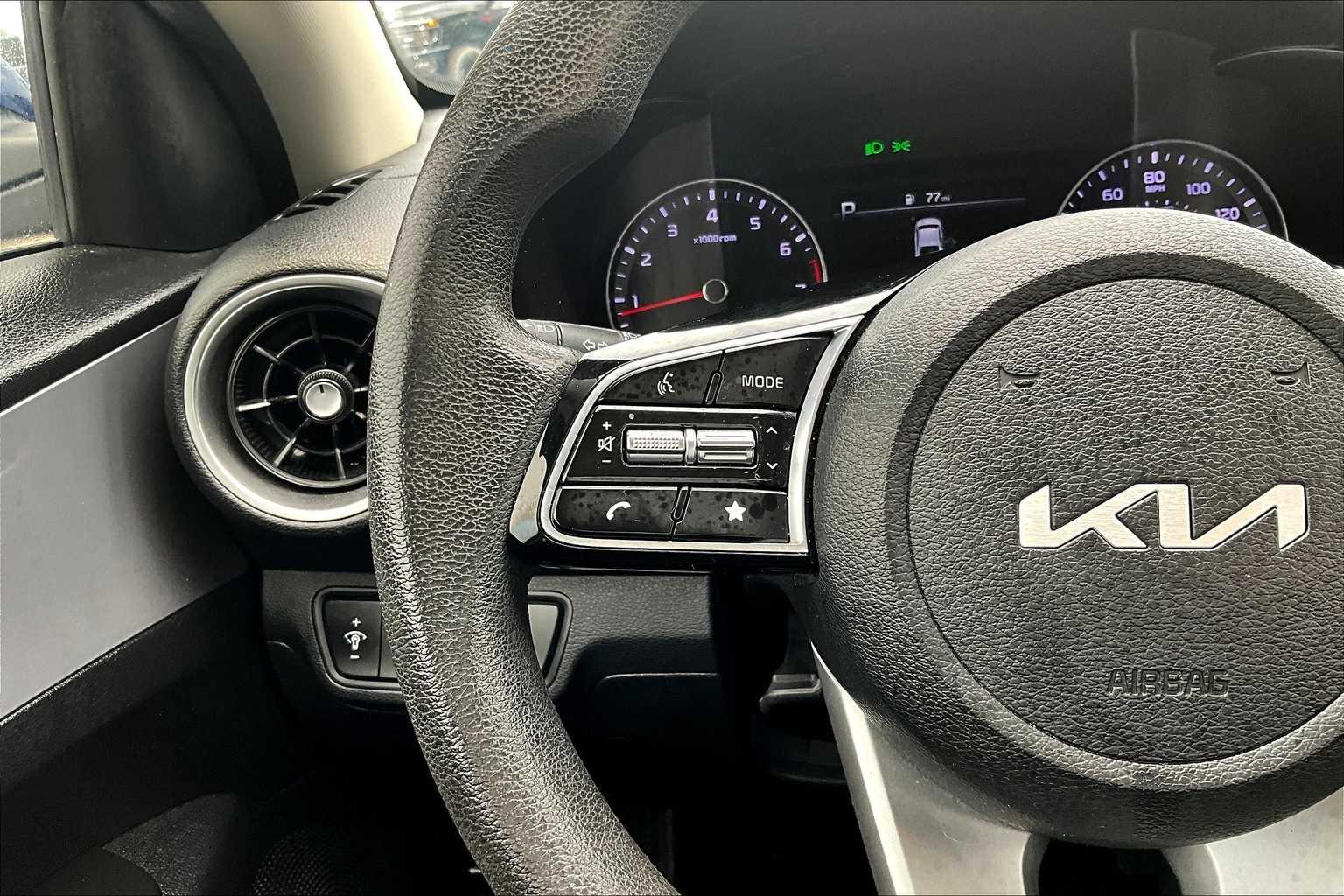 Thumbnail: 2022 Kia Forte - 25