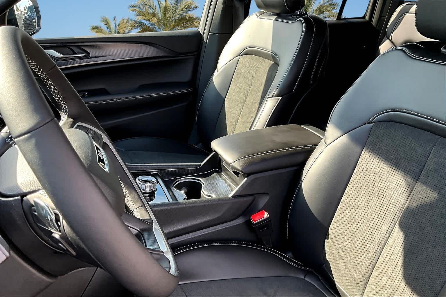 Thumbnail: 2025 Jeep Grand Cherokee - 11