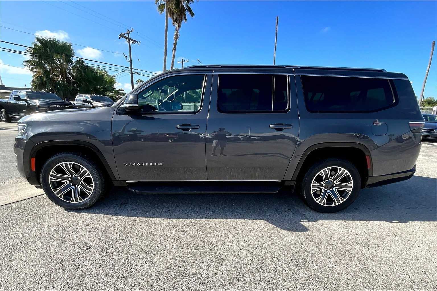 2023 Jeep Wagoneer L Series II photo 3