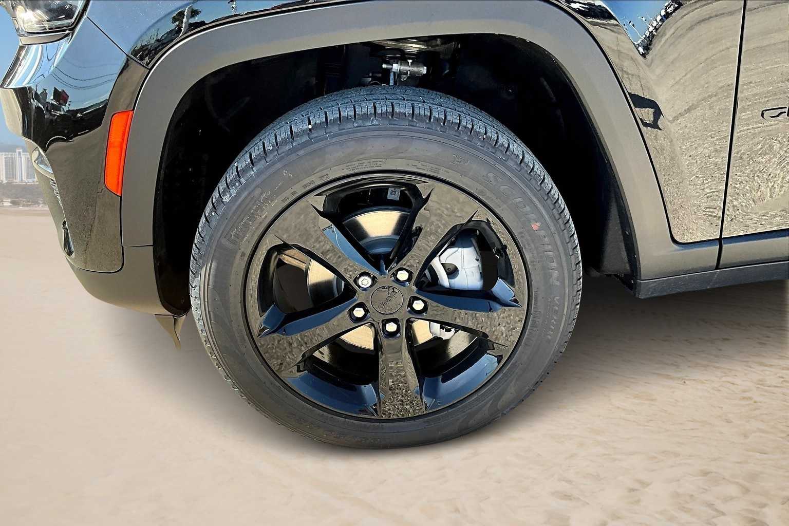 Thumbnail: 2025 Jeep Grand Cherokee - 8