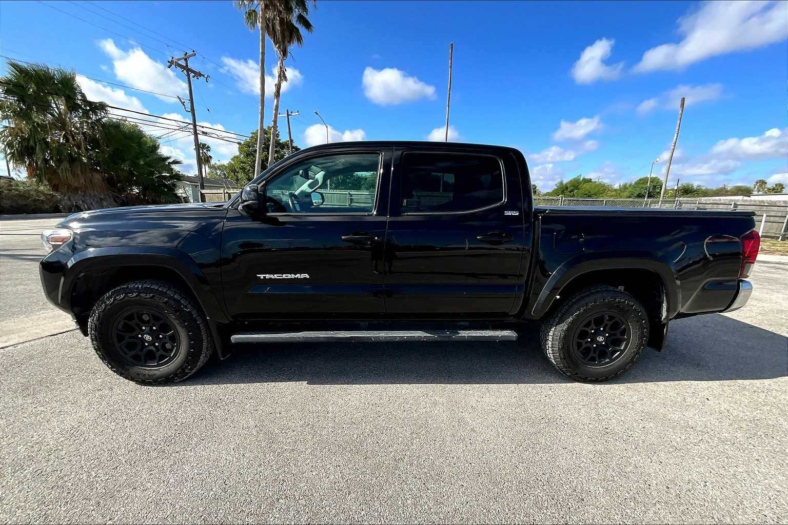 Thumbnail: 2021 Toyota Tacoma - 3