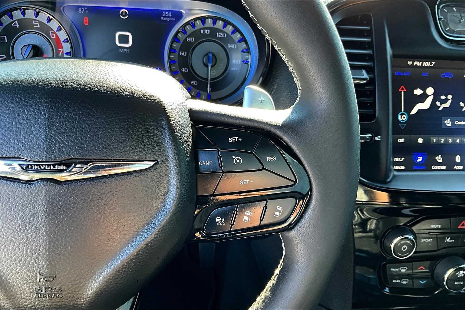 Thumbnail: 2023 Chrysler 300 - 25