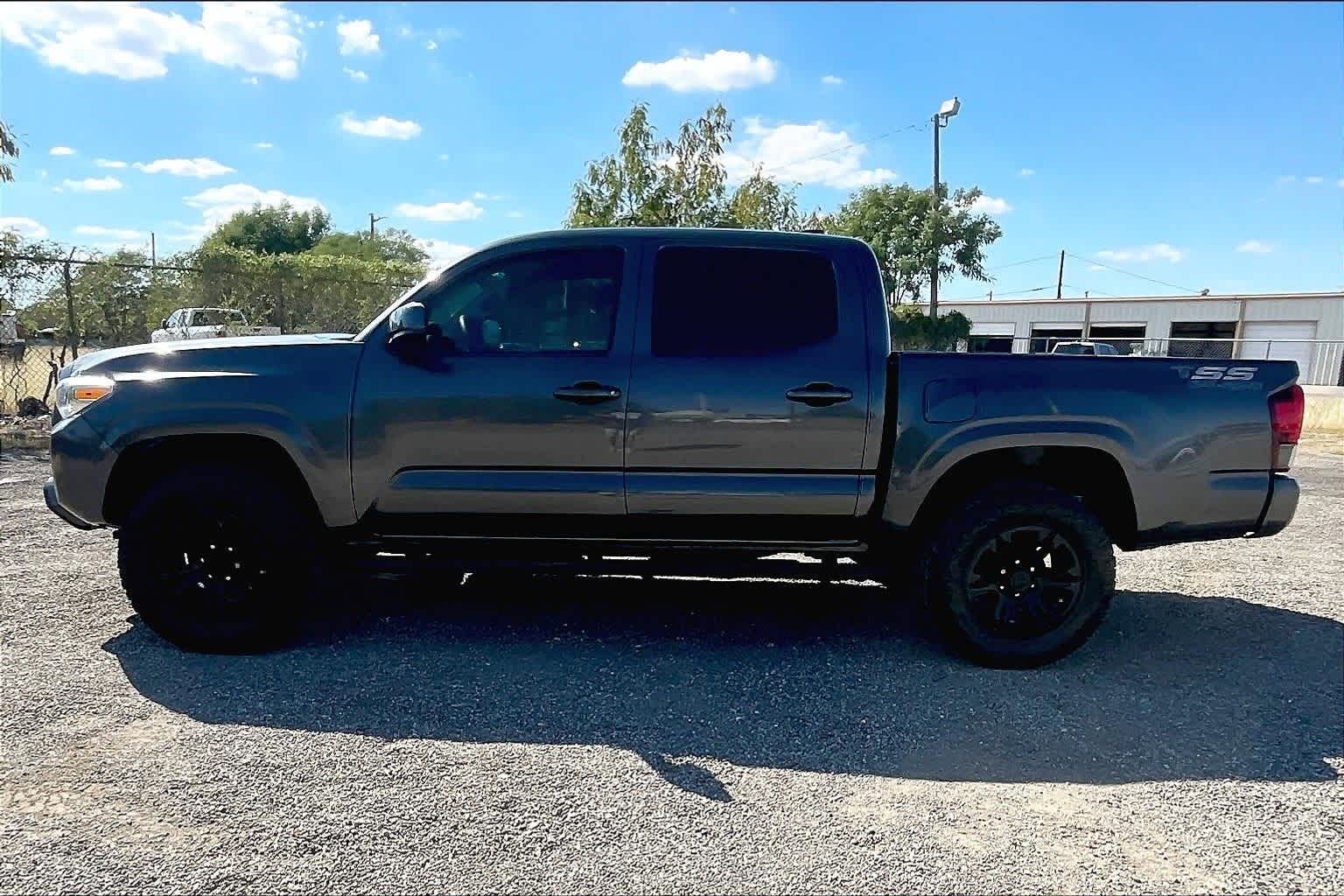 2020 Toyota Tacoma SR V6 photo 3