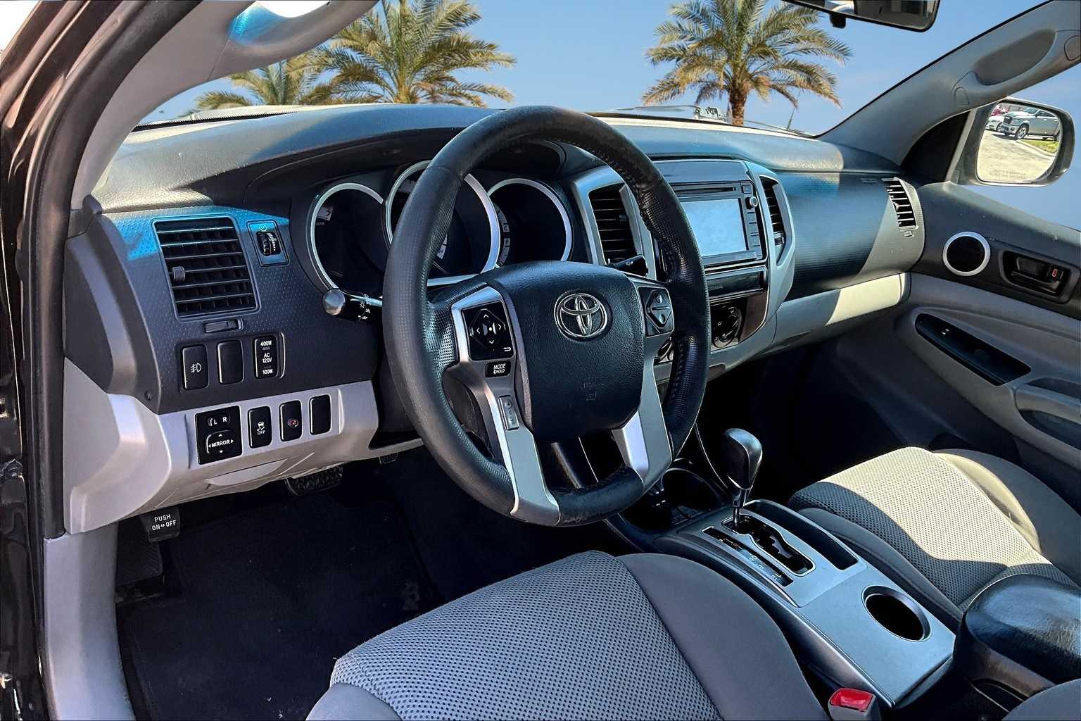 2015 Toyota Tacoma PreRunner V6 photo 2