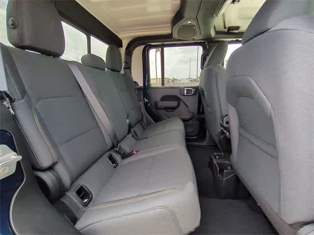 Thumbnail: 2025 Jeep Gladiator - 21