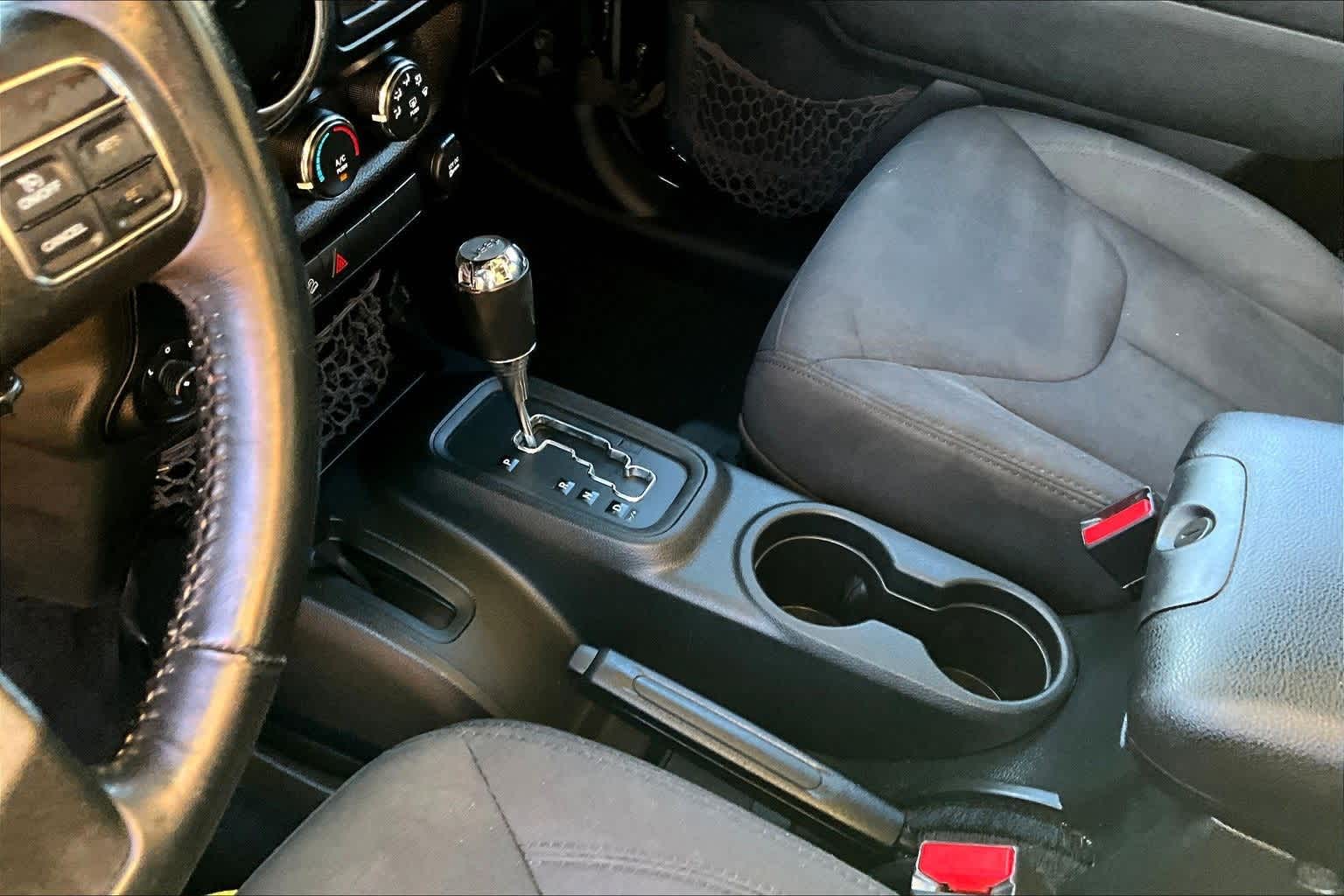 Thumbnail: 2016 Jeep Wrangler - 19