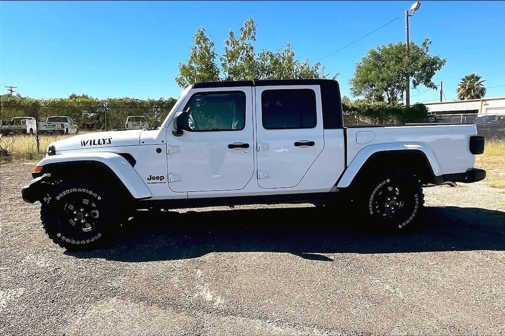New 2025 Jeep Gladiator WILLYS 4X4 Pickup