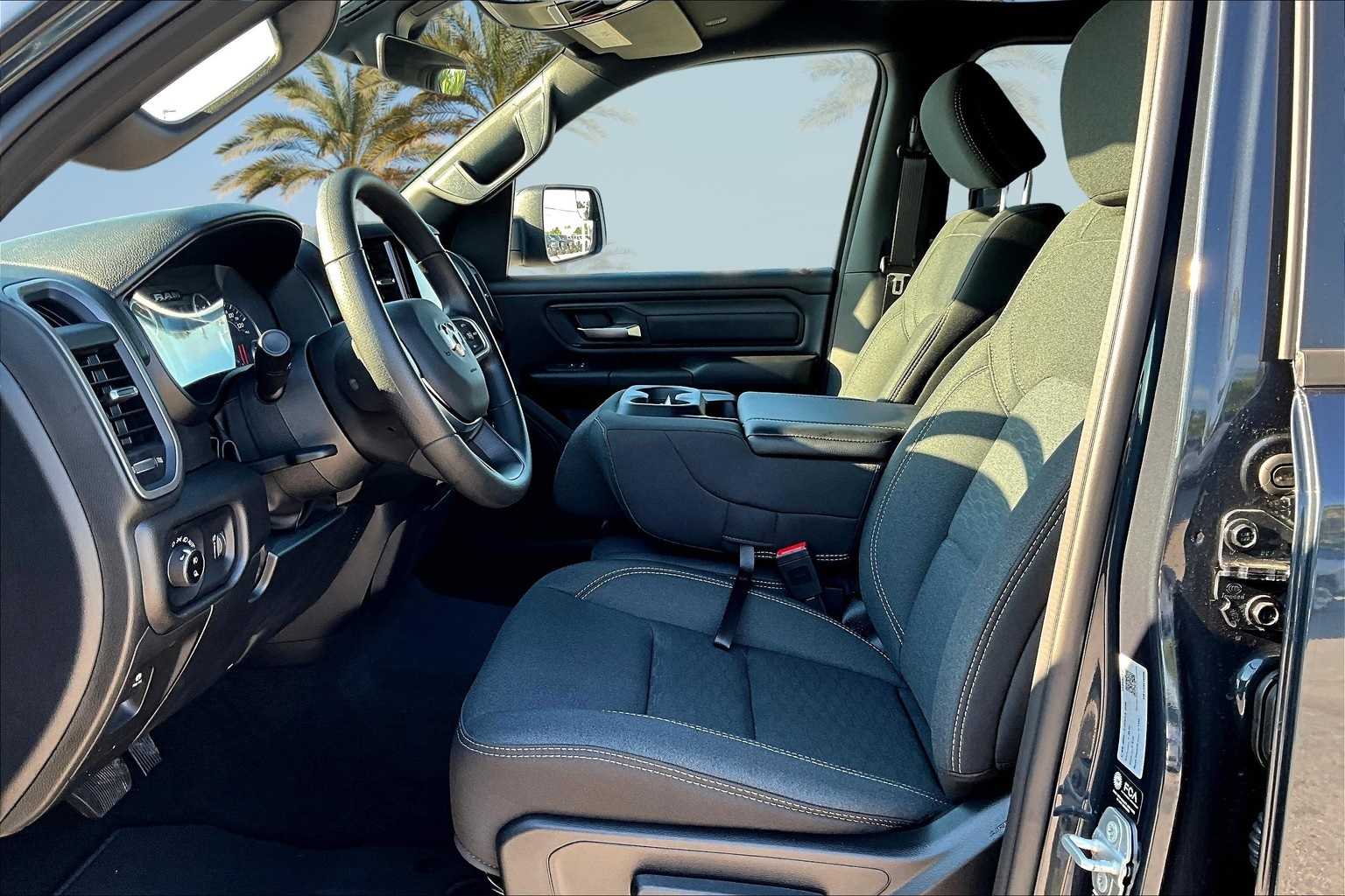 Thumbnail: 2025 RAM 1500 - 9