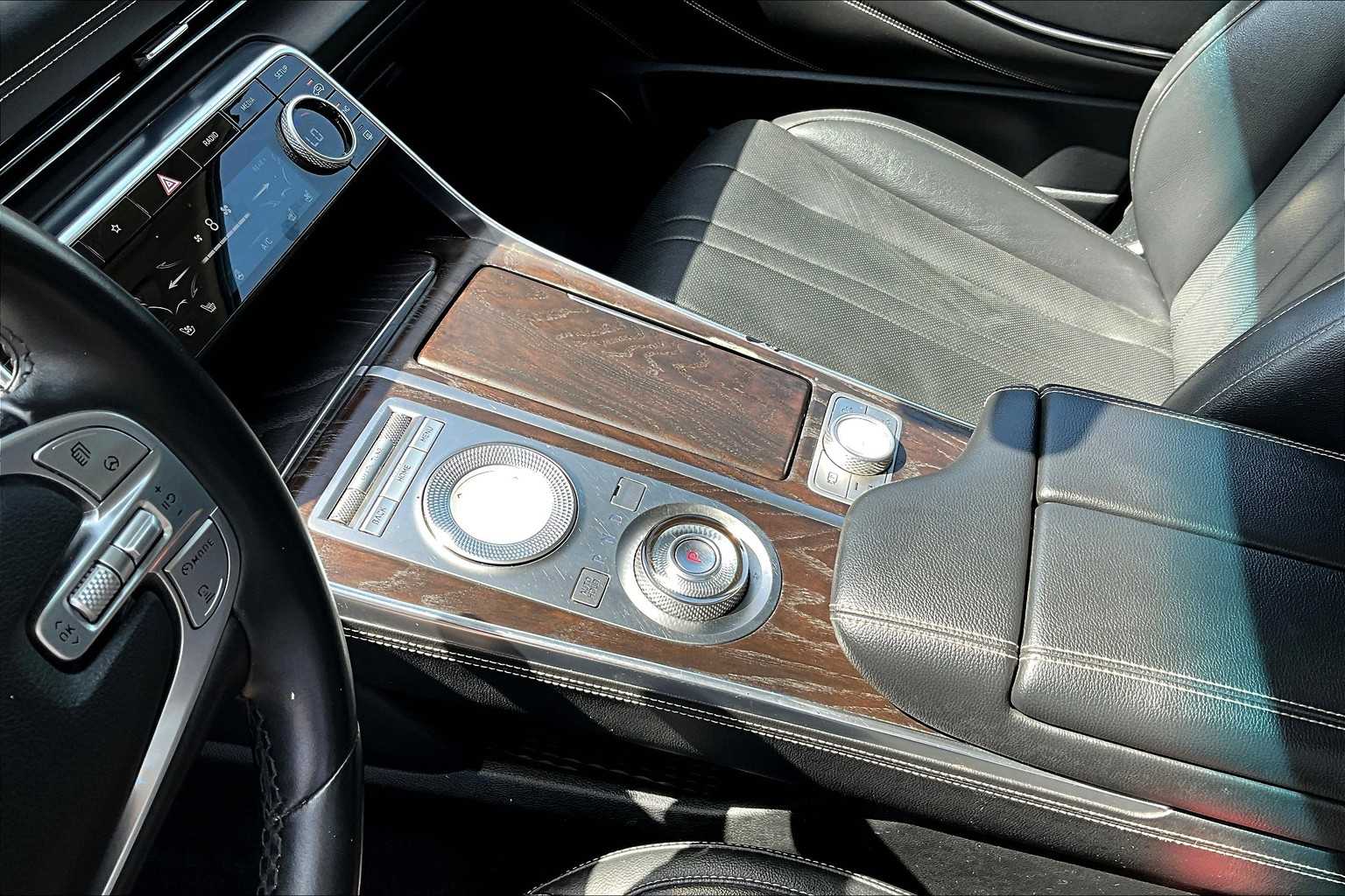 Thumbnail: 2021 Genesis GV80 - 17