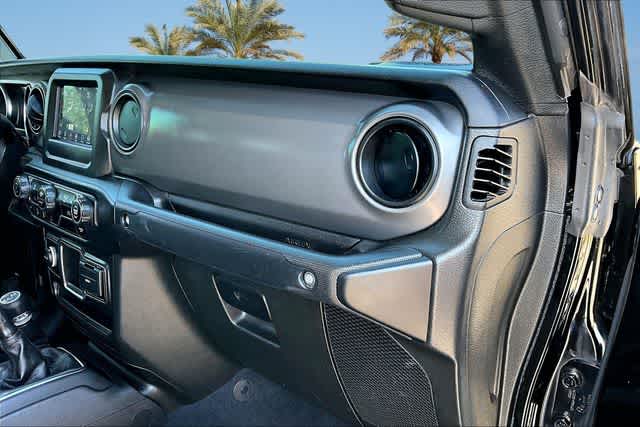 Thumbnail: 2023 Jeep Gladiator - 21