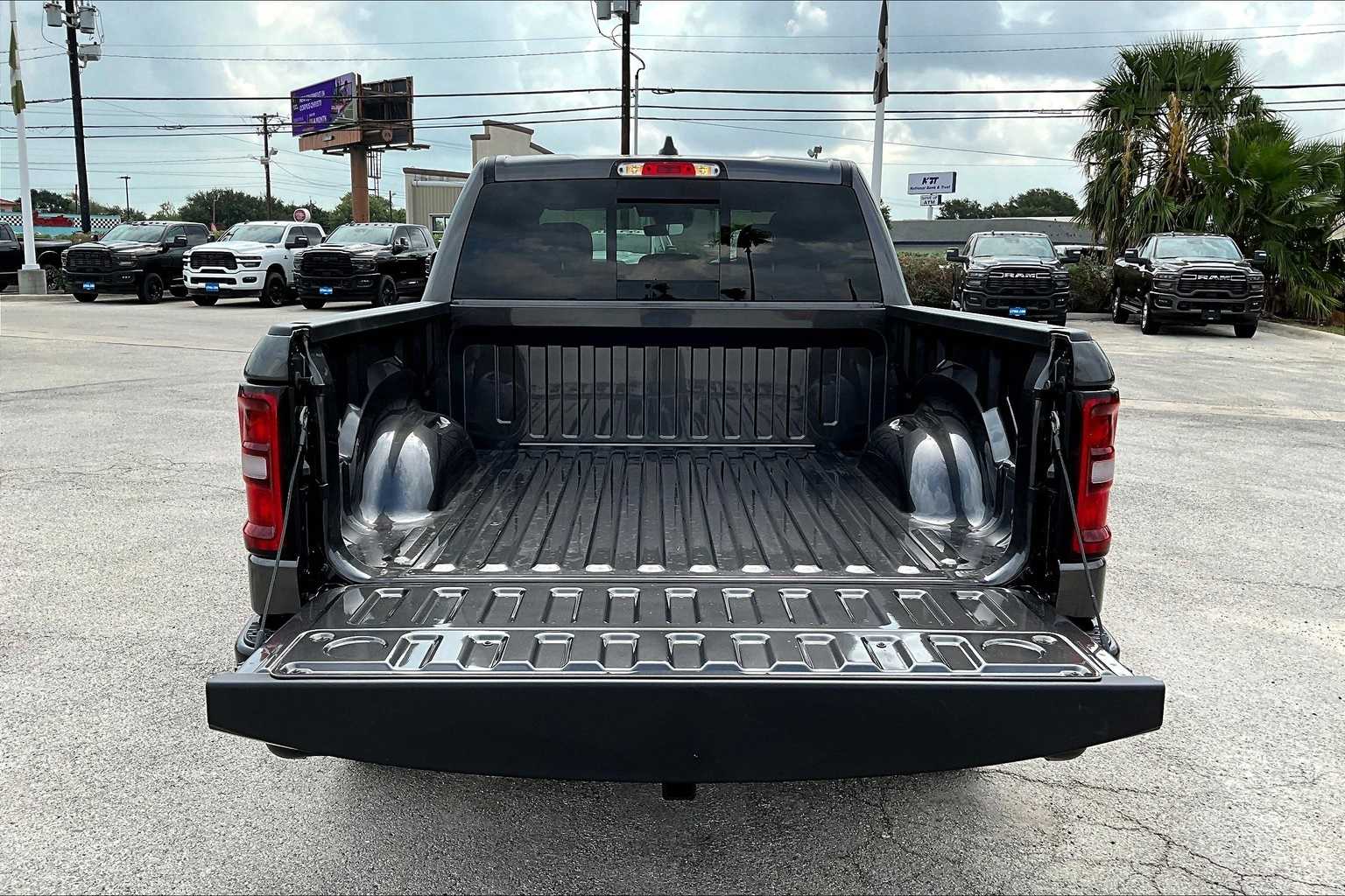 Thumbnail: 2025 RAM 1500 - 19