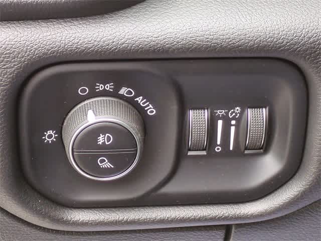 Thumbnail: 2025 RAM 1500 - 18
