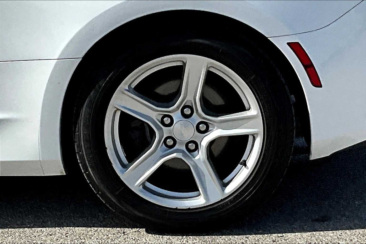 Thumbnail: 2018 Chevrolet Camaro - 32