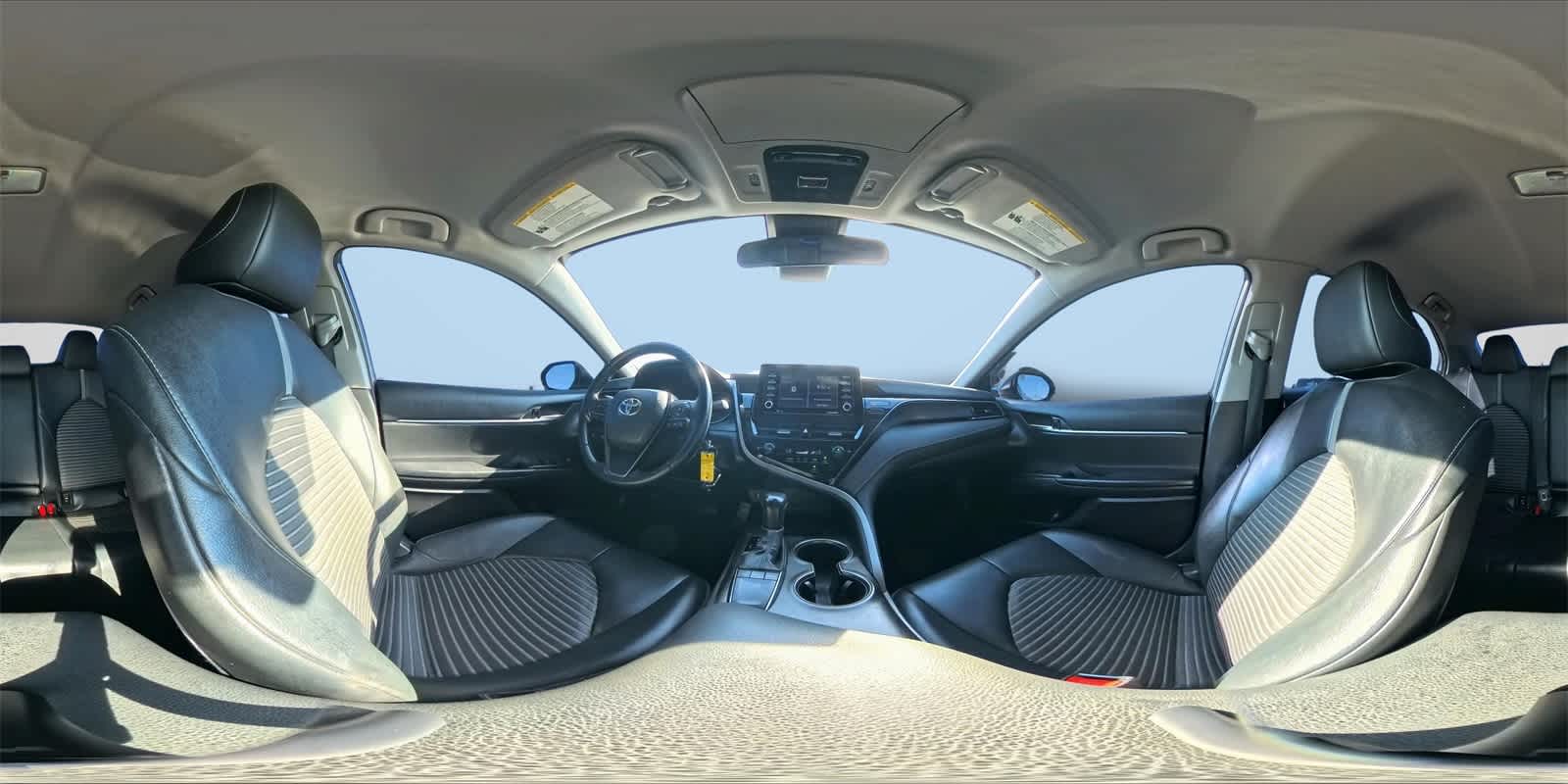 Thumbnail: 2022 Toyota Camry - 32