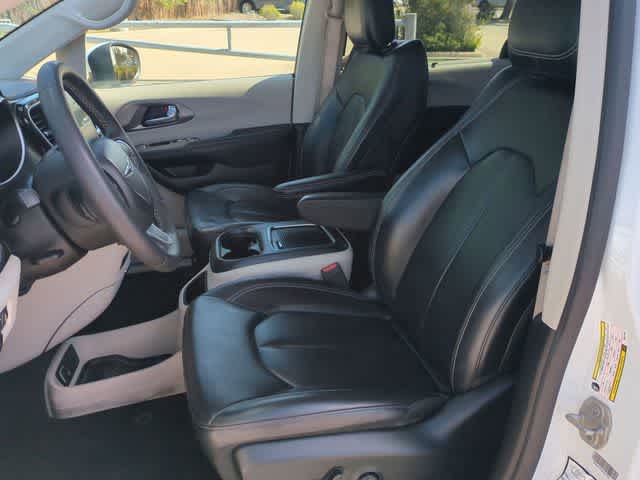 Thumbnail: 2023 Chrysler Pacifica - 18
