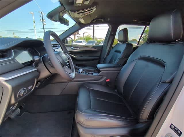 Thumbnail: 2025 Jeep Grand Cherokee - 17