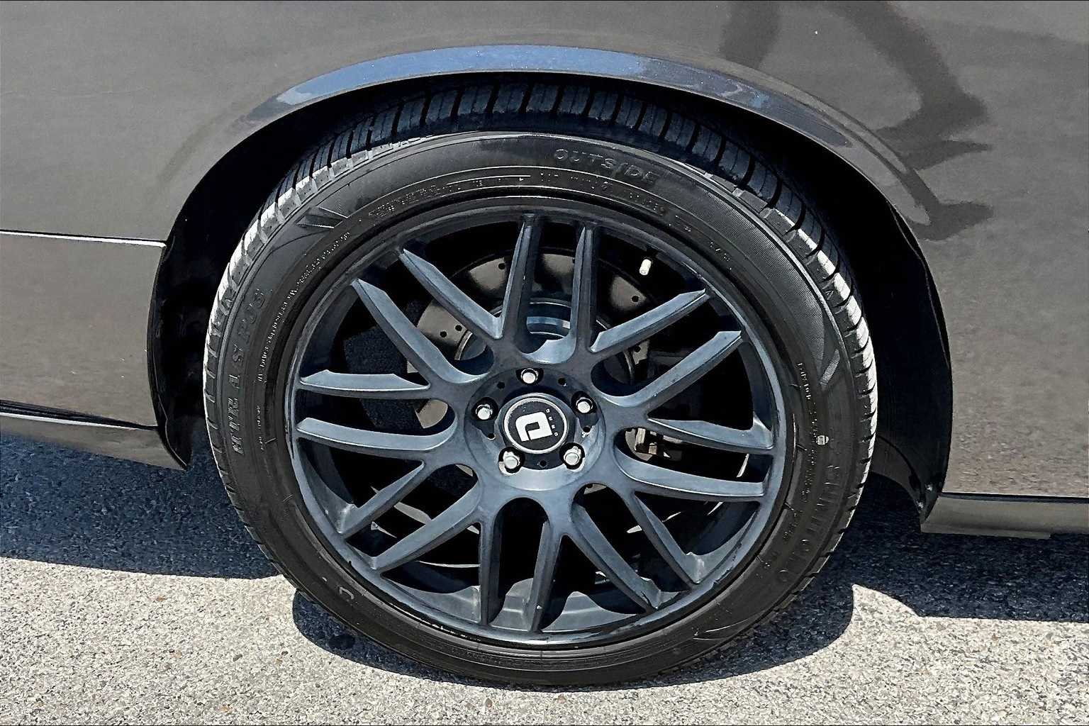 Thumbnail: 2014 Dodge Challenger - 32