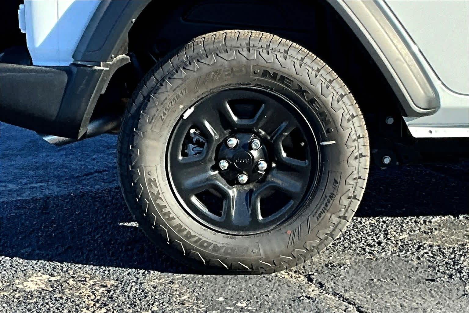 Thumbnail: 2018 Jeep Wrangler - 36