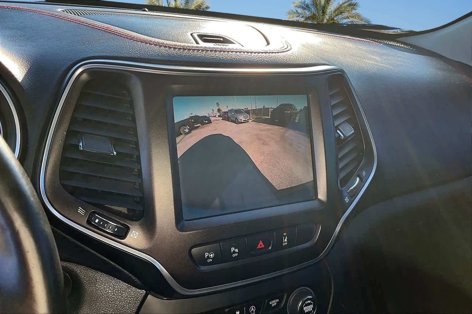 Thumbnail: 2019 Jeep Cherokee - 25