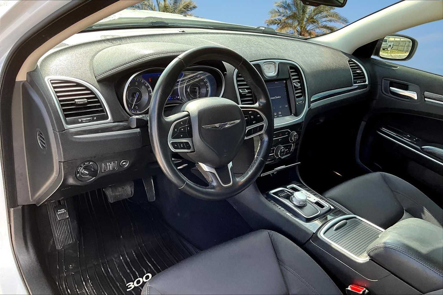 Thumbnail: 2022 Chrysler 300 - 2