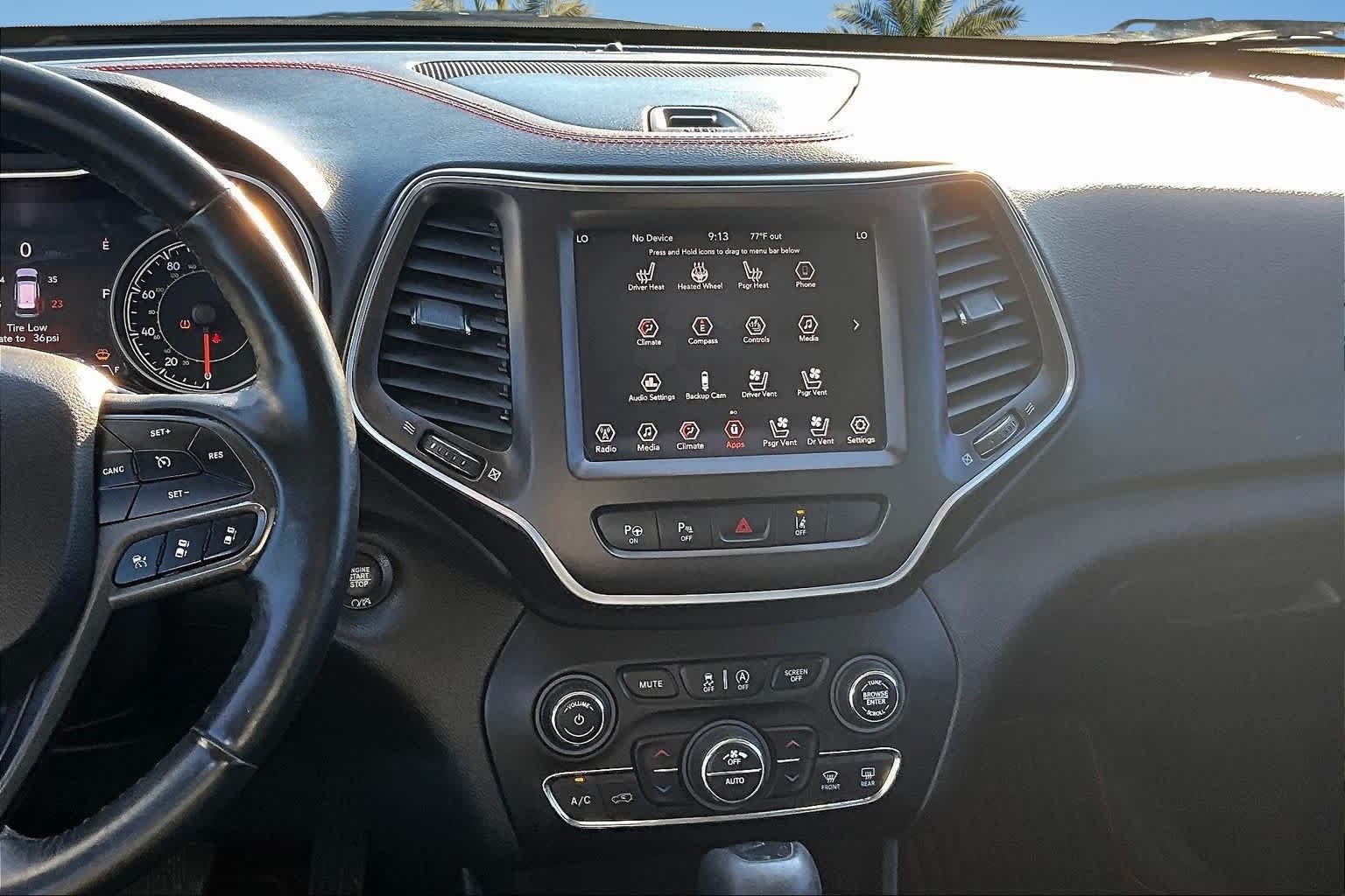 Thumbnail: 2019 Jeep Cherokee - 16