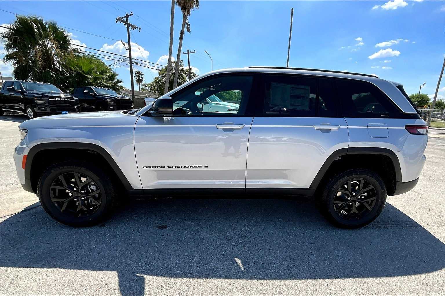 Thumbnail: 2025 Jeep Grand Cherokee - 3