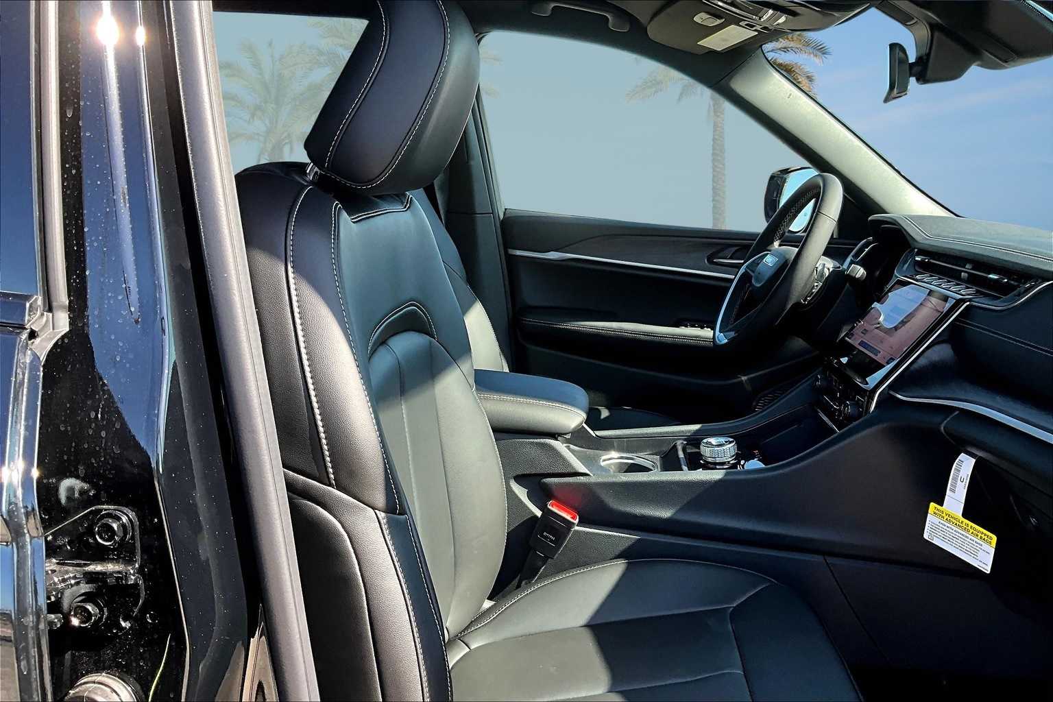 Thumbnail: 2025 Jeep Grand Cherokee - 14