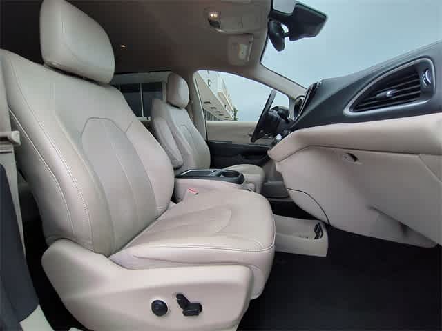 Thumbnail: 2021 Chrysler Pacifica - 21