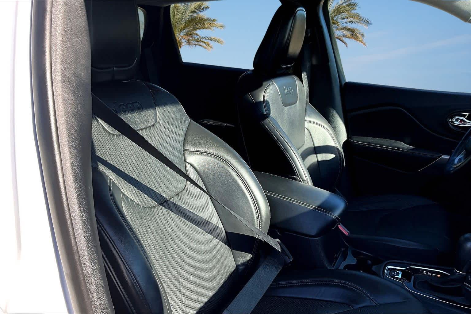 Thumbnail: 2020 Jeep Cherokee - 14