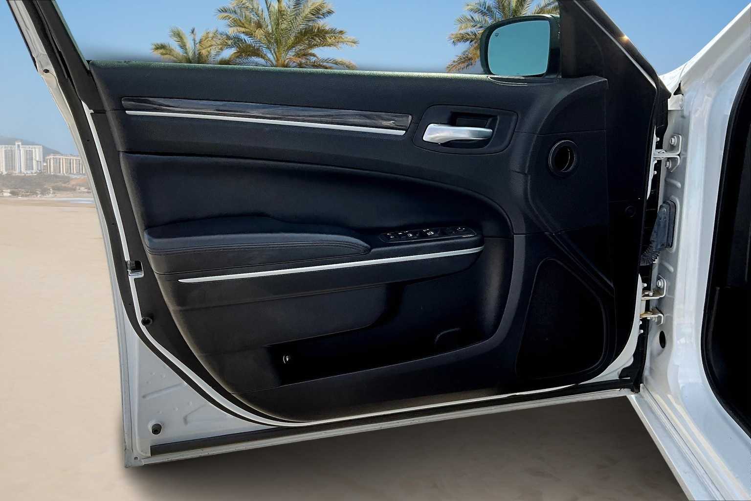 Thumbnail: 2022 Chrysler 300 - 28