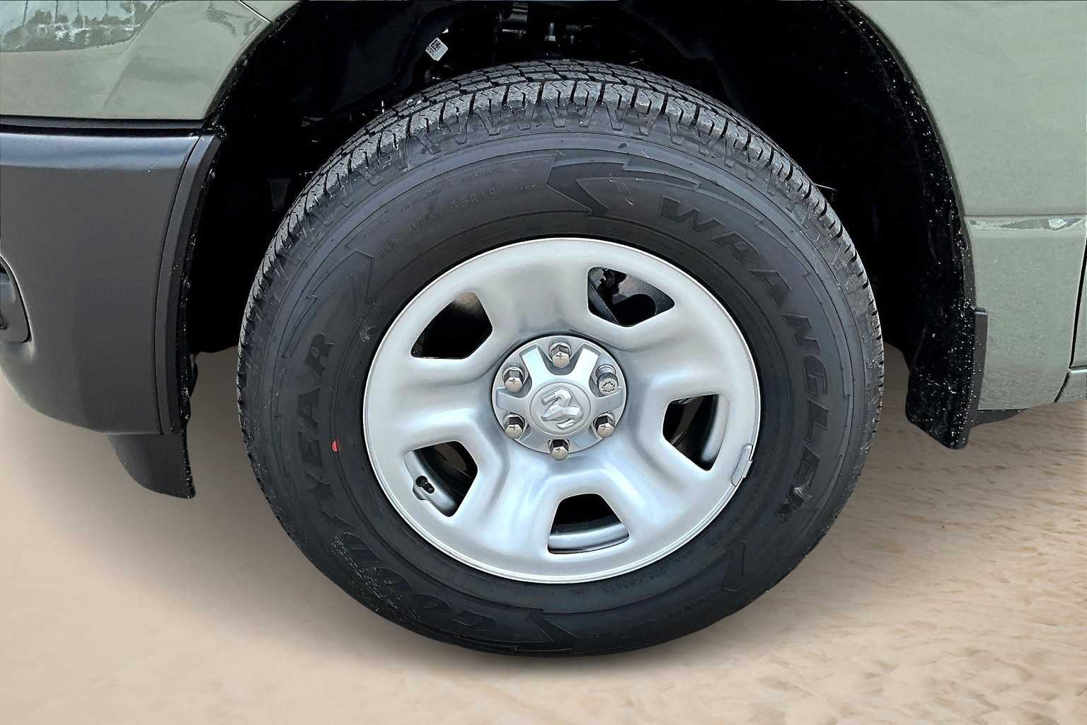 Thumbnail: 2025 RAM 1500 - 8