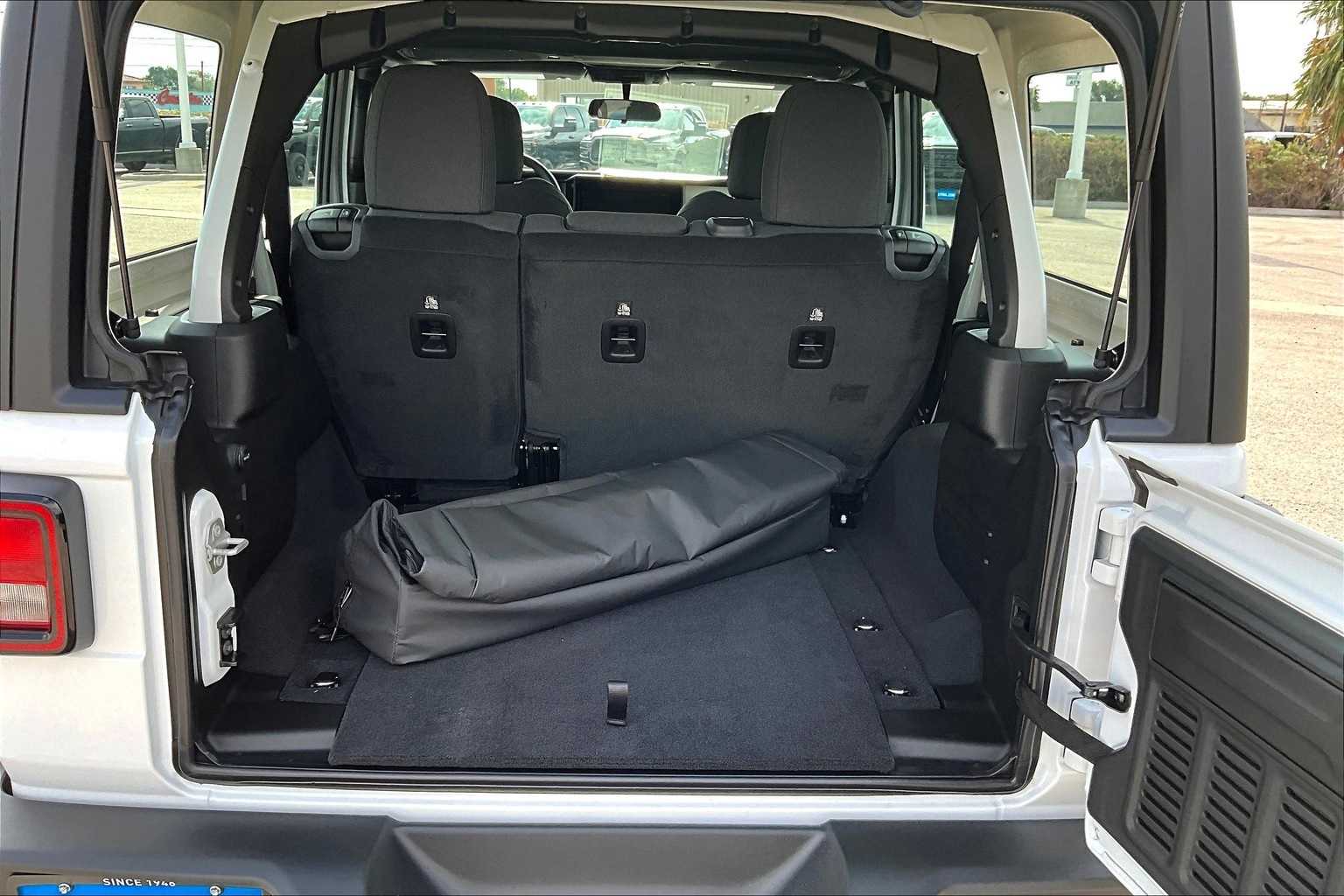 Thumbnail: 2025 Jeep Wrangler - 18