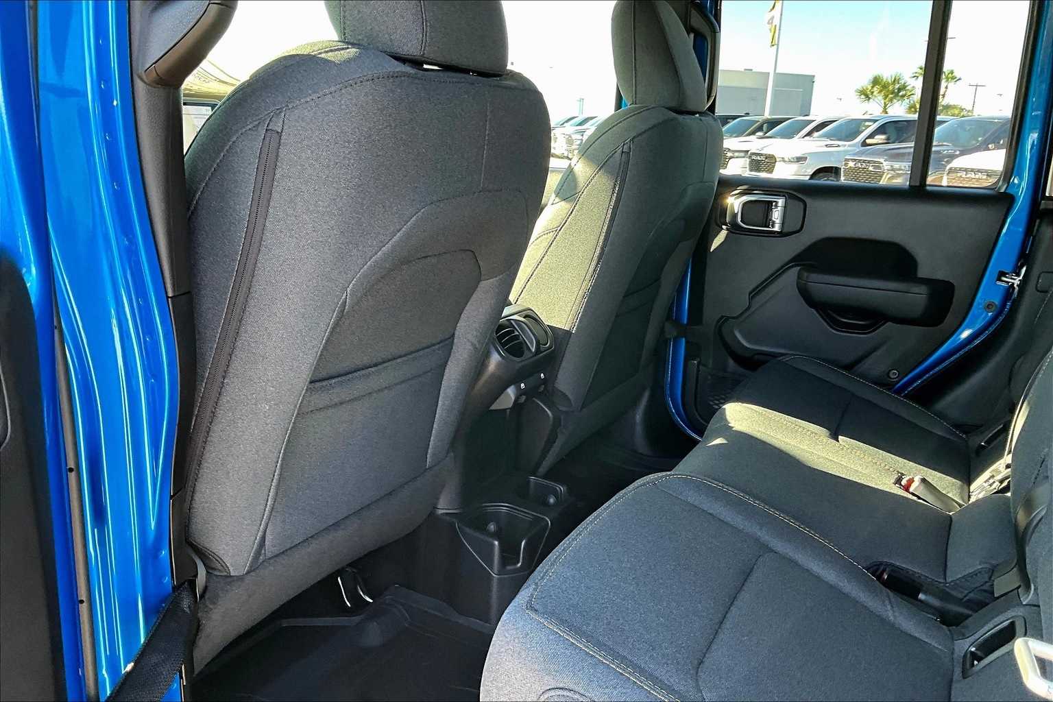 Thumbnail: 2025 Jeep Gladiator - 11