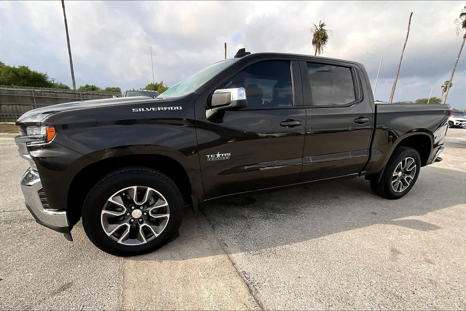 Thumbnail: 2021 Chevrolet Silverado 1500 - 3