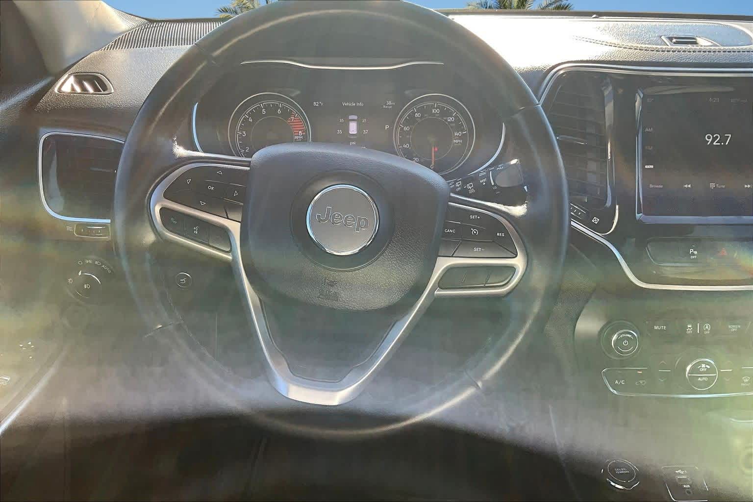 Thumbnail: 2020 Jeep Cherokee - 15