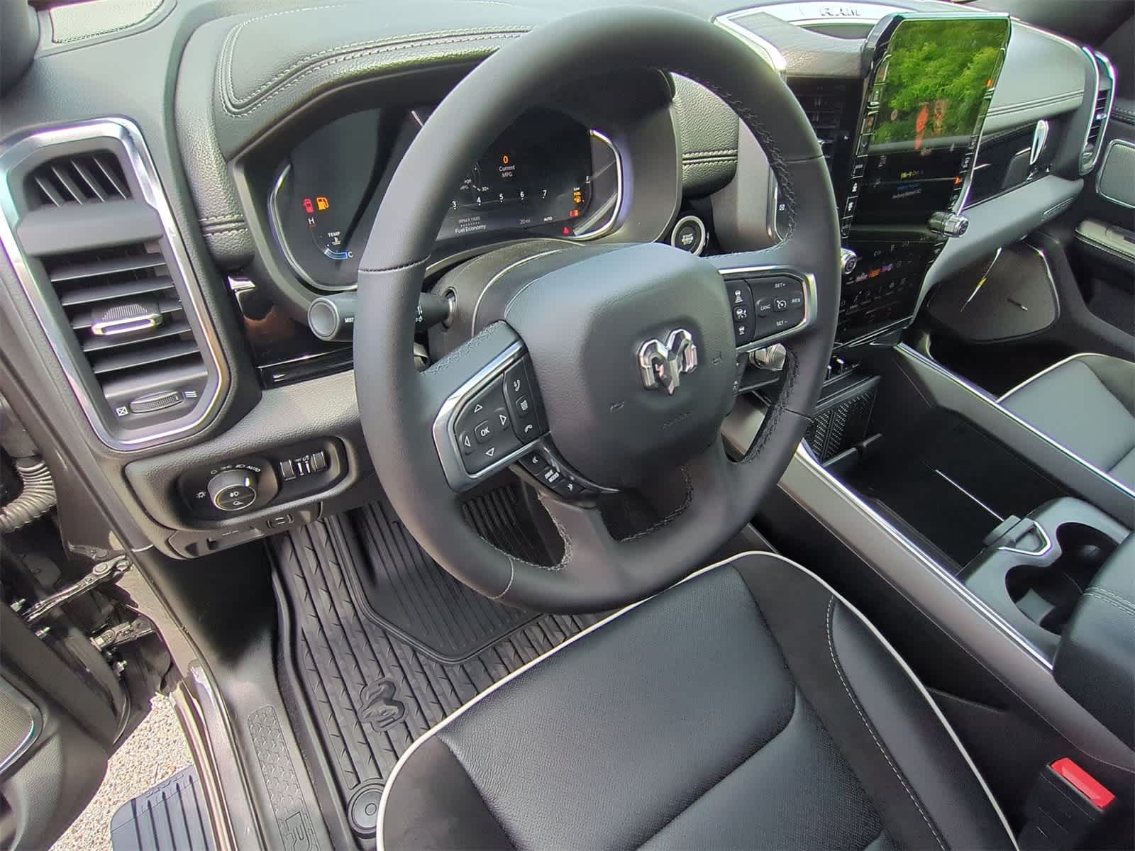 Thumbnail: 2025 RAM 1500 - 10